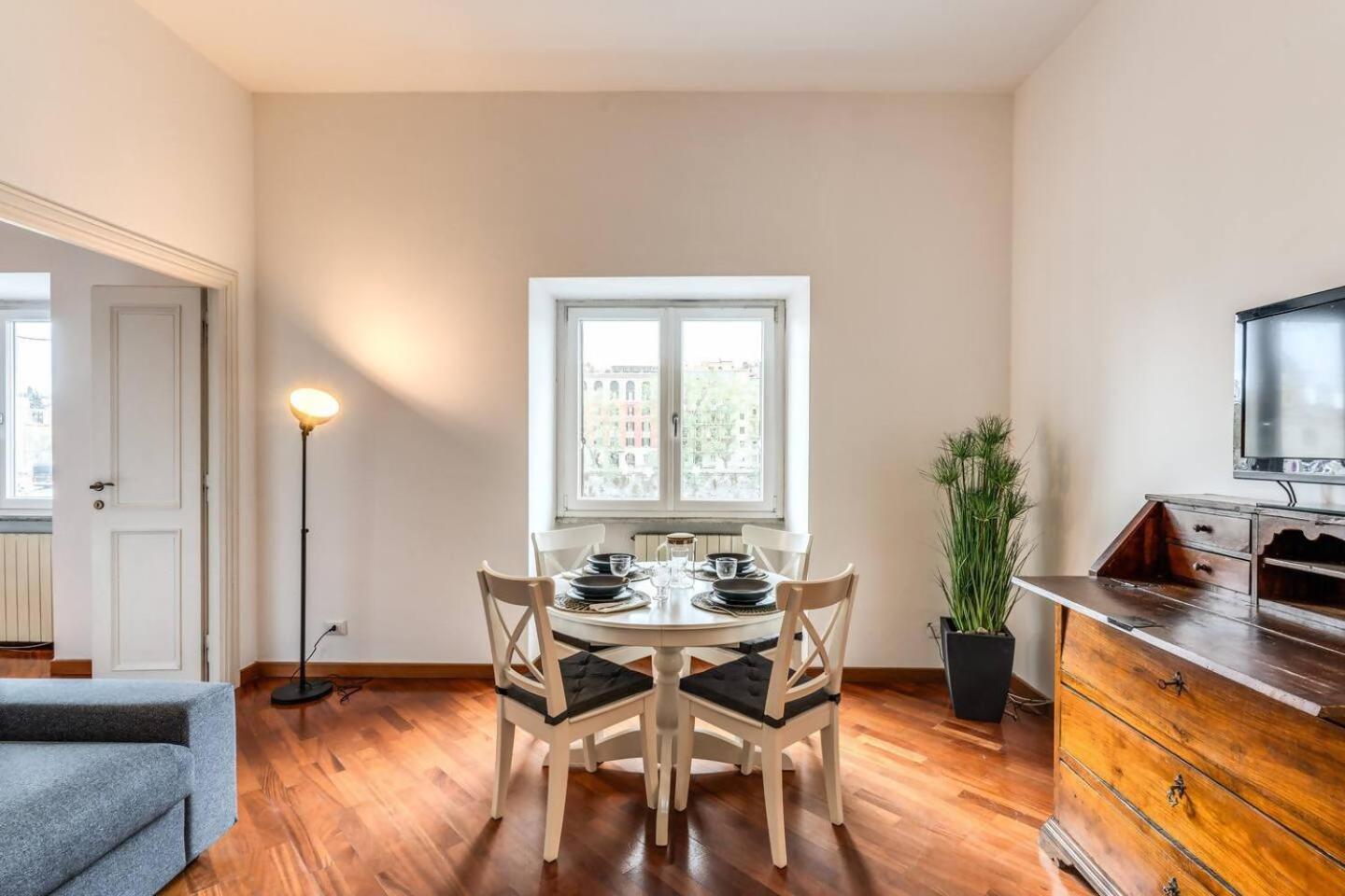 Splendid Flat On The Tiber River Roma Esterno foto