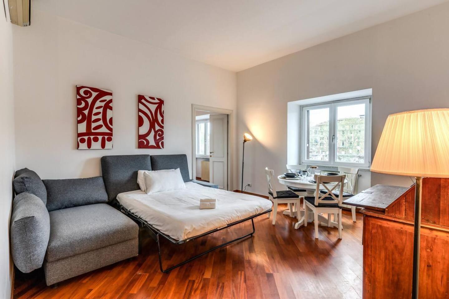 Splendid Flat On The Tiber River Roma Esterno foto