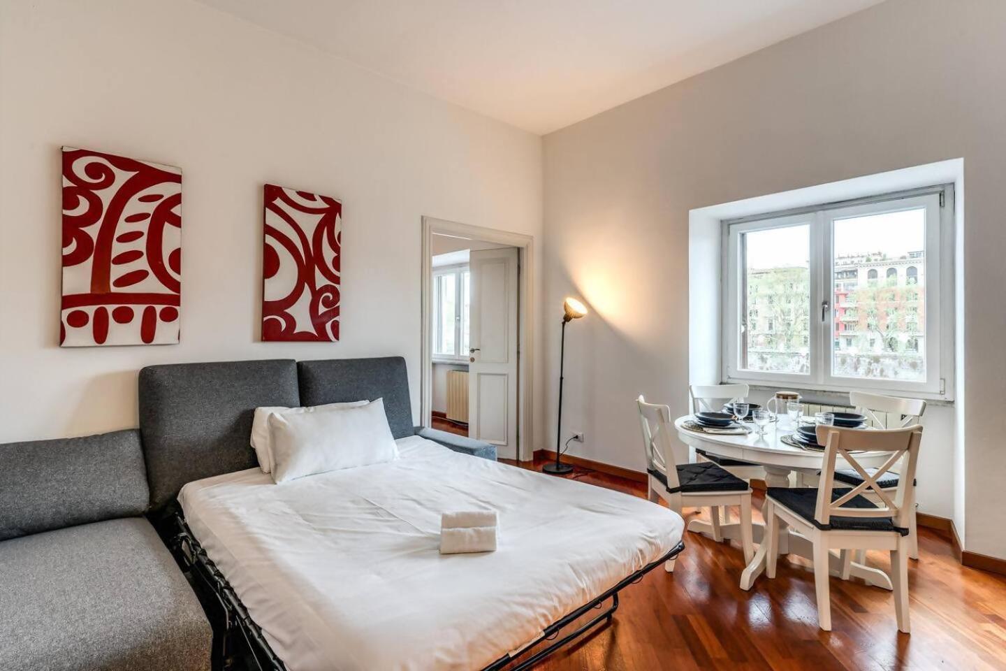 Splendid Flat On The Tiber River Roma Esterno foto