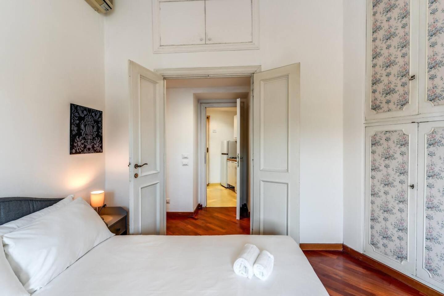 Splendid Flat On The Tiber River Roma Esterno foto