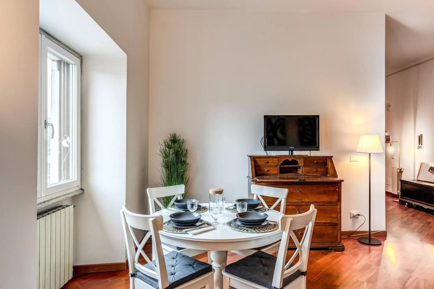 Splendid Flat On The Tiber River Roma Esterno foto