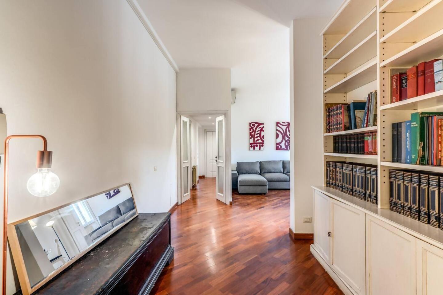 Splendid Flat On The Tiber River Roma Esterno foto