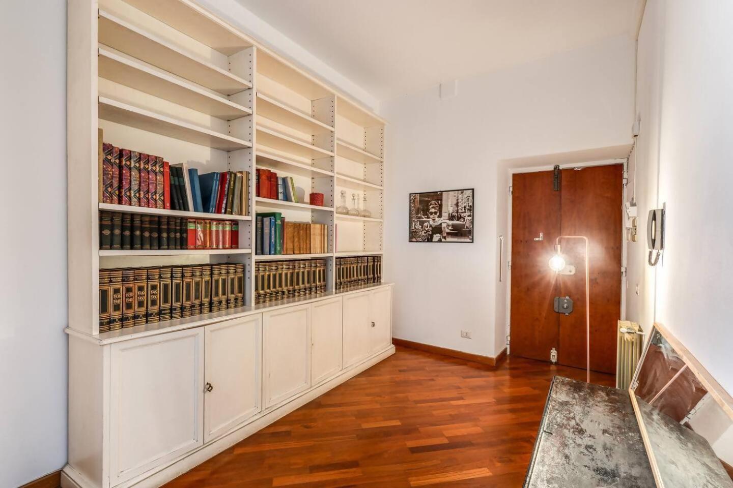 Splendid Flat On The Tiber River Roma Esterno foto