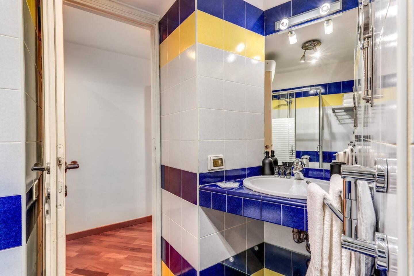 Splendid Flat On The Tiber River Roma Esterno foto